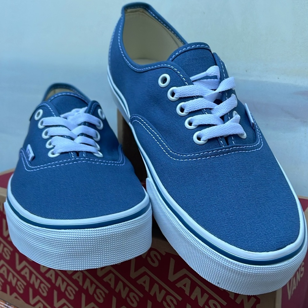 Vans Men’s Authentic Navy
VN000EE3NVY
Sneakers - Picture 8 of 16